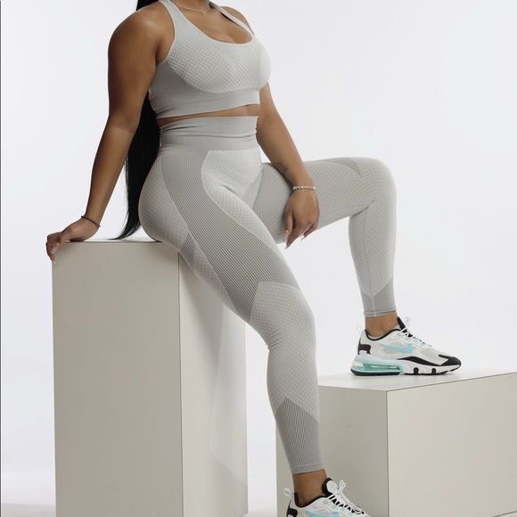 2 Piece Work Out Set - Picture 3 of 4